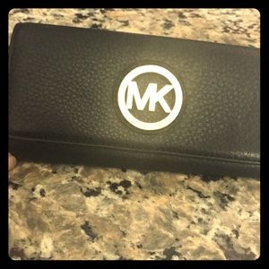 MK Fulton Carryall Leather Wallet